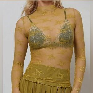 NWT Sheer Mustard Yellow Lace Layering Top (SZ L)